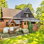 Stara Szkola Villa *